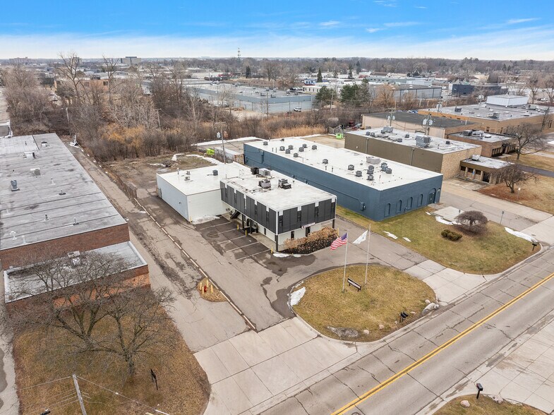 More Photos Of 1216-1218 Combermere Dr, Troy Warehouse For Lease