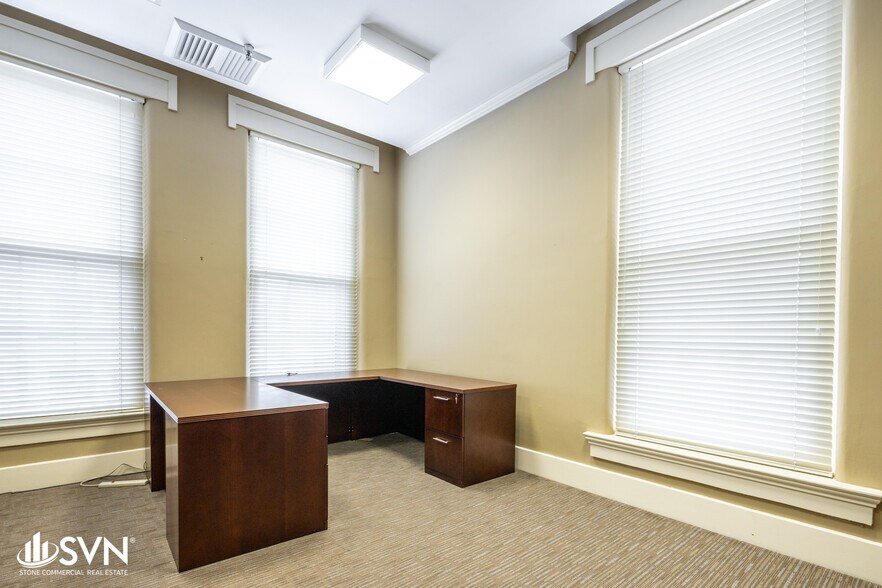 More Photos Of 201 W Main St, Frankfort Office For Lease