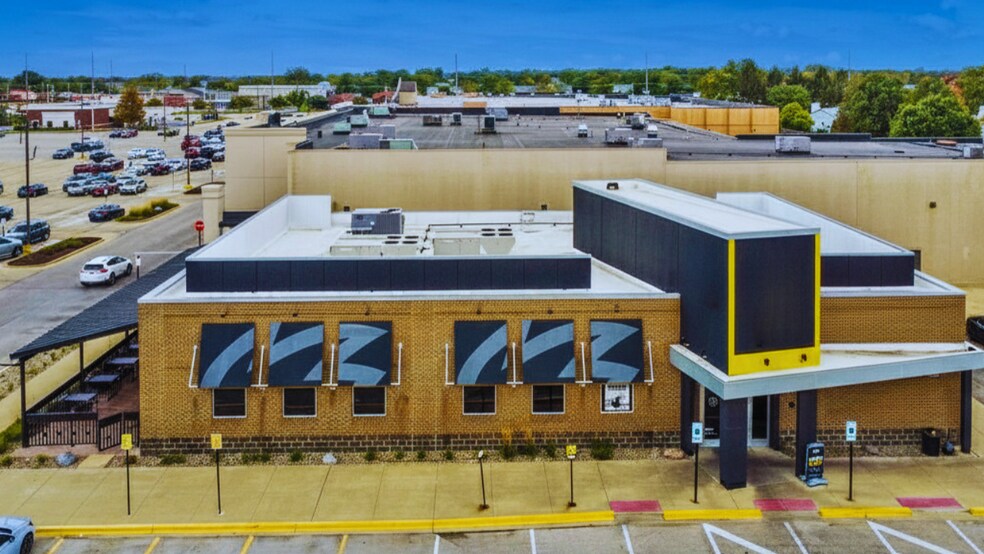 More Photos Of 1201-1335 Savoy Plaza Ln, Savoy General Retail For Lease