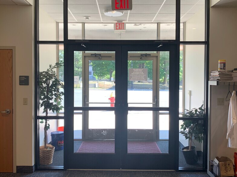 More Photos Of 641-651 Maple Ave, Hartford Office For Lease