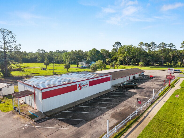More Photos Of 17313 NE US Highway 301, Waldo Freestanding For Lease