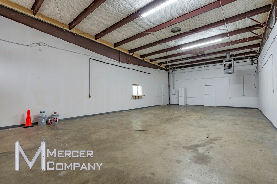 More Photos Of 2238 Michigan Ave, Arlington Flex For Lease