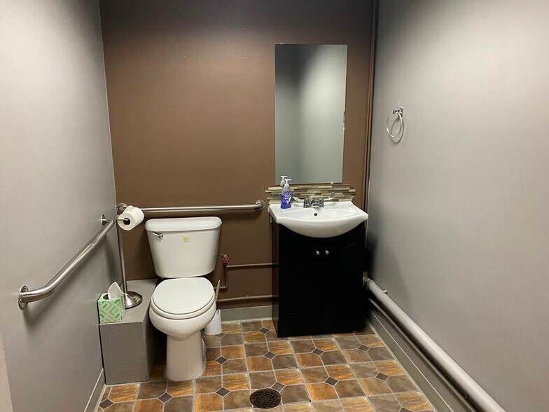 More Photos Of 800 N Federal Blvd, Riverton General Retail For Lease