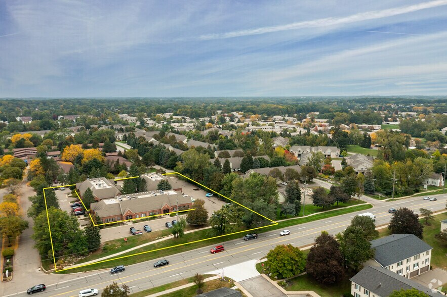 More Photos Of 36520 Grand River Ave, Farmington Hills Unknown For Lease