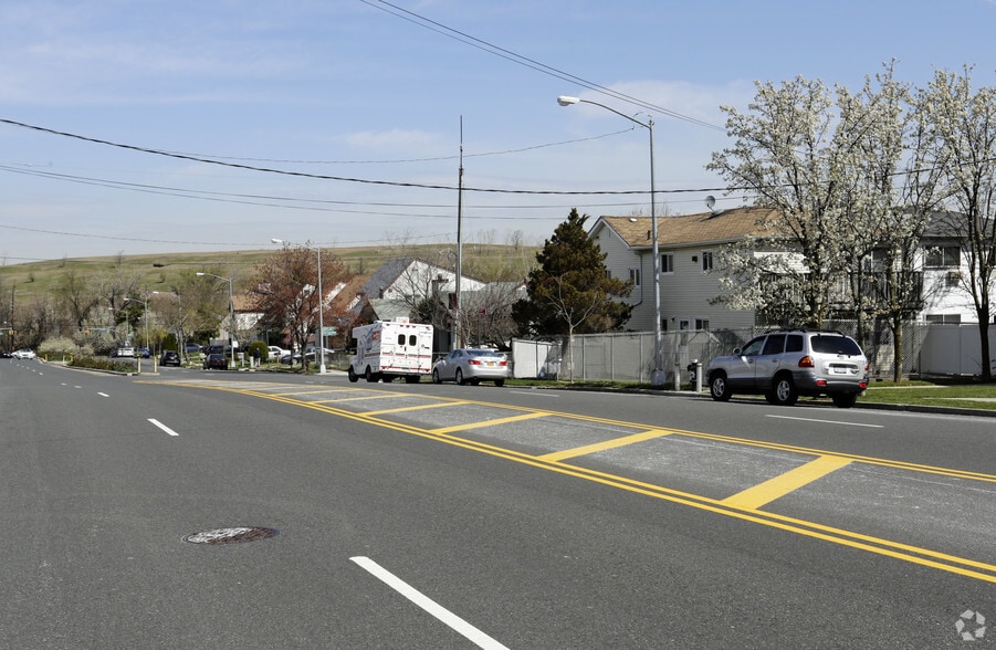 More Photos Of 80 Woodrow Rd, Staten Island Daycare Center For Sale