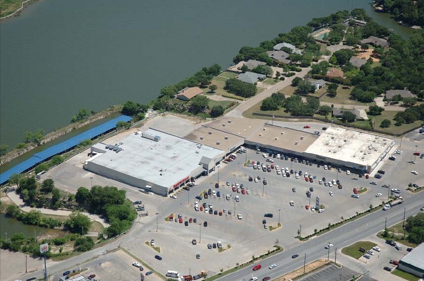 More Photos Of 1301-1407 S Morgan St, Granbury Unknown For Lease