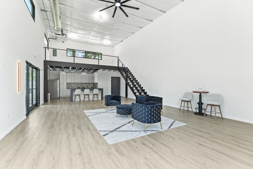 More Photos Of 12402 Malcomson Rd, Houston Self Storage For Sale