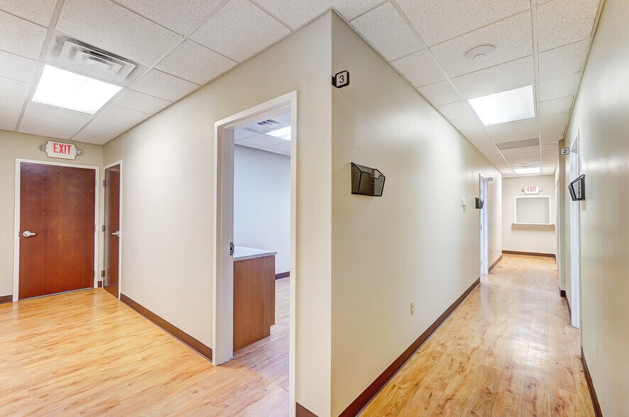 More Photos Of 916-920 W Market St, Lima Medical For Sale