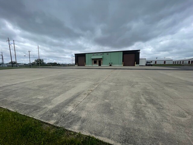 More Photos Of 600 Meyer Rd, Celina Flex For Lease