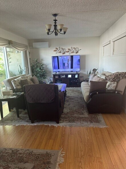 More Photos Of 10427 Odell Ave, Sunland Apartments For Sale