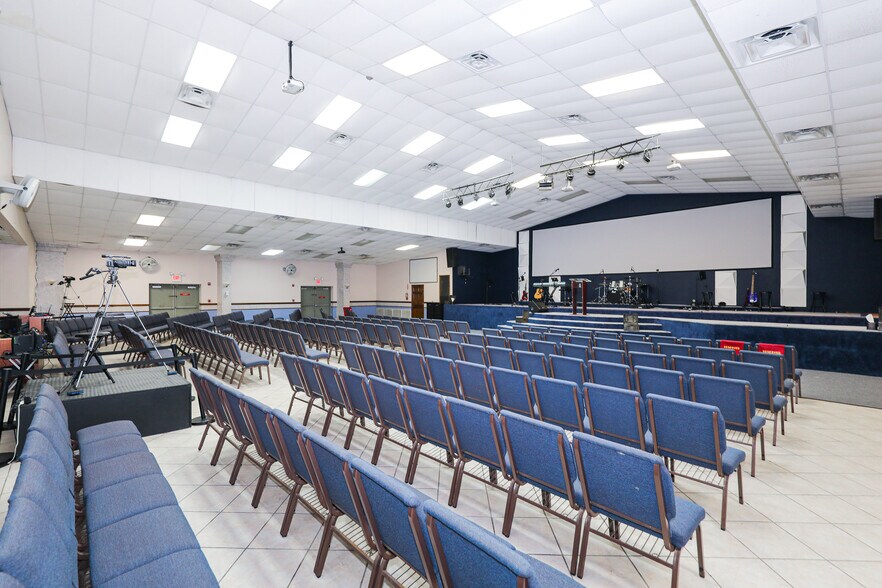 More Photos Of 1600 Clark Blvd, Laredo General Retail For Sale