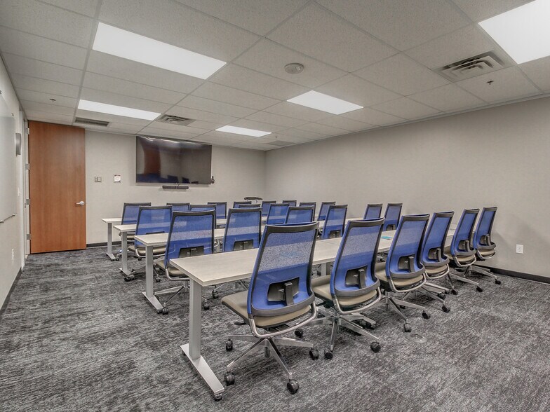 More Photos Of 3030 NW Expressway, Oklahoma City Coworking Space