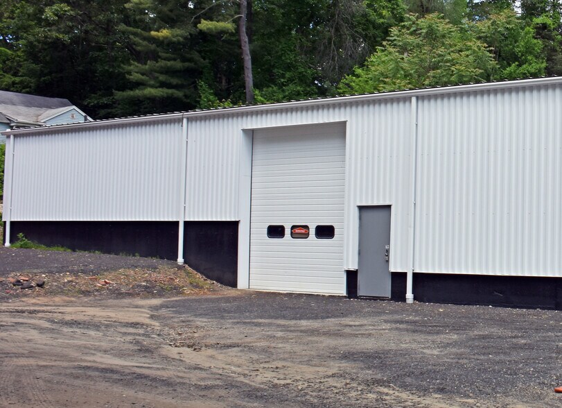 More Photos Of 500 Federal Rd, Brookfield Manufacturing For Lease
