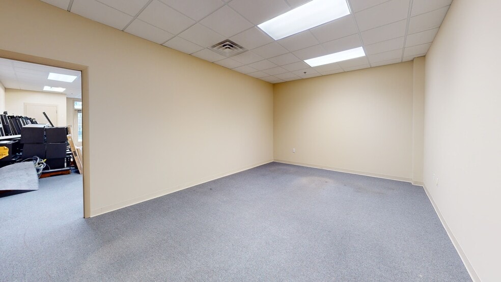 More Photos Of 500 Plantation Park Dr, Loganville Office For Sale