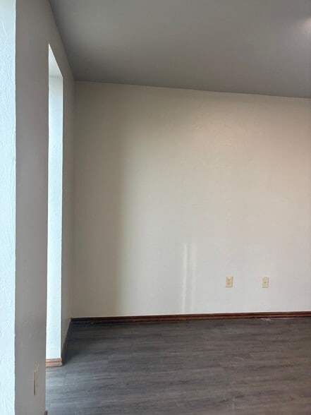 More Photos Of 410 S Eagle Ln, Oklahoma City Manufacturing For Lease