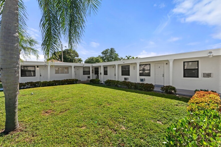 More Photos Of 320 NE 13th Ave, Boynton Beach Apartments For Sale