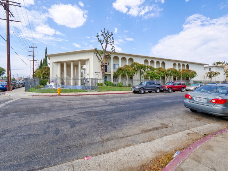 Primary Photo Of 10749 New Haven St, Sun Valley Apartments For Sale