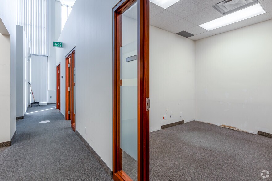 More Photos Of 31 King St, St Catharines Bank For Sale