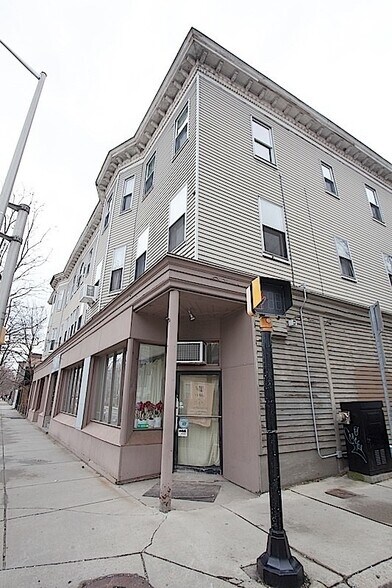 More Photos Of 366-368 Broadway, Cambridge Storefront Retail Residential For Lease