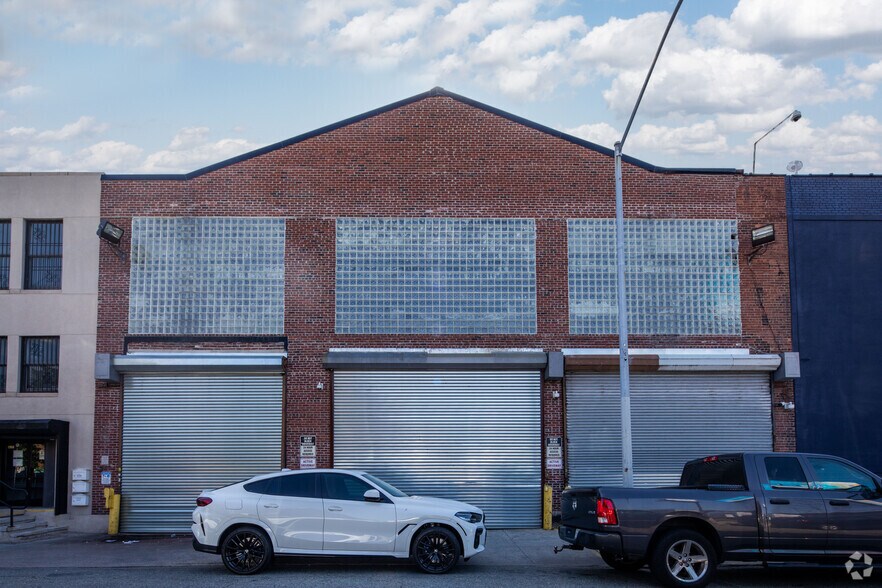 More Photos Of 4947 31st St, Long Island City Warehouse For Lease