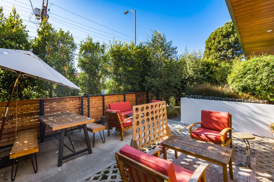 More Photos Of 2478 Penmar Ave, Venice Dormitory For Sale