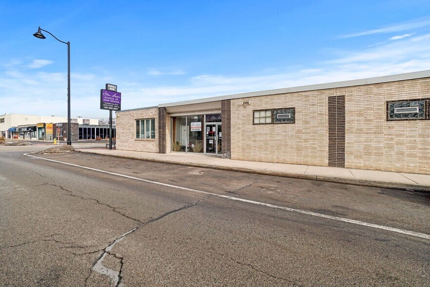 More Photos Of 8057 N Milwaukee Ave, Niles General Retail For Sale