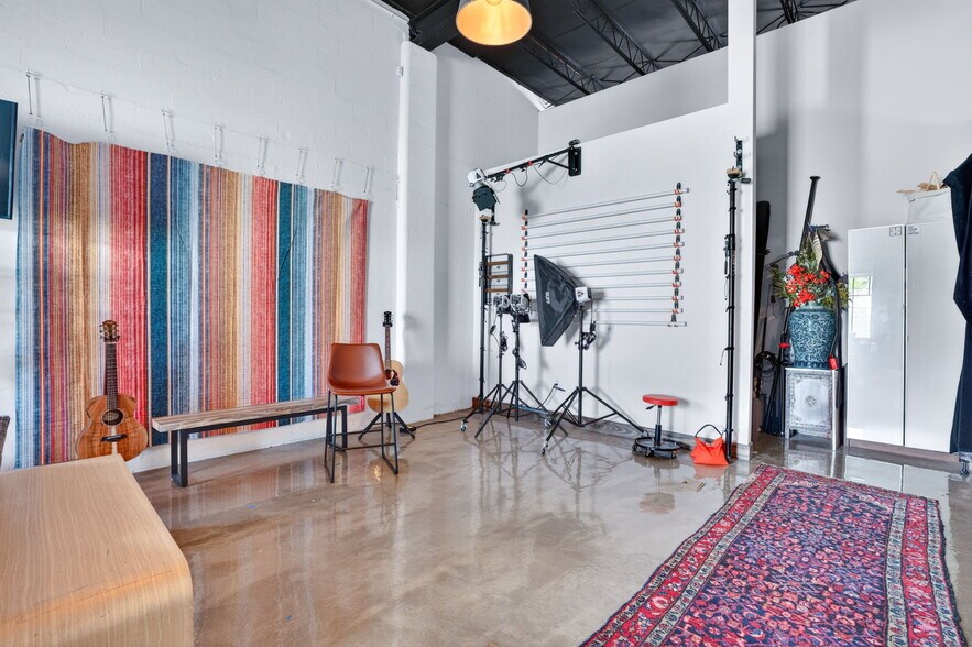 More Photos Of 2500 Emerson Ave S, Saint Petersburg Manufacturing For Lease