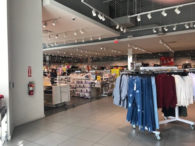 More Photos Of 250 W Mariposa Rd, Nogales General Retail For Lease