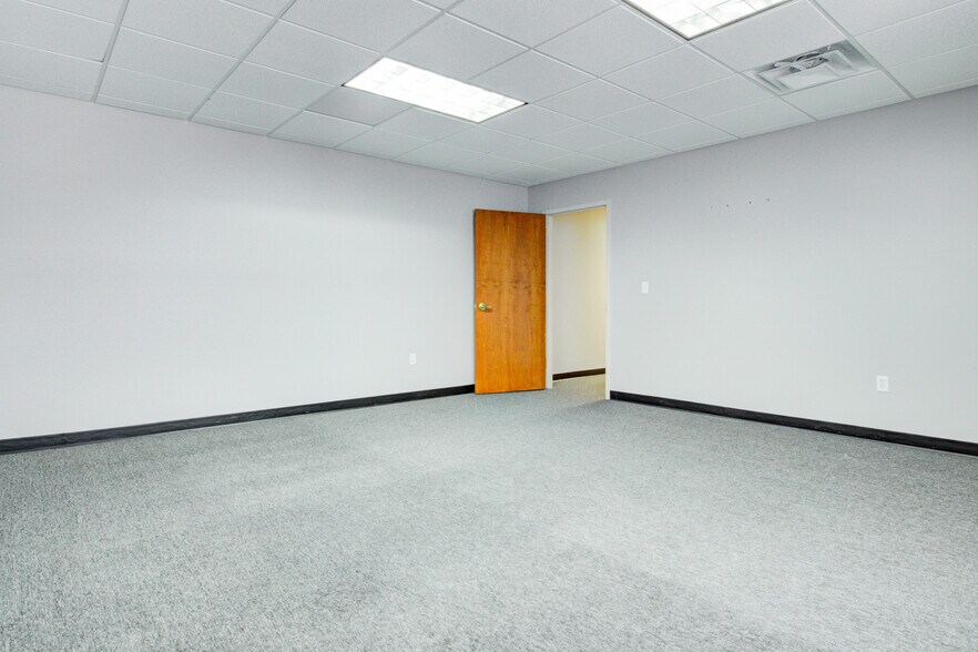 More Photos Of 959 Illinois Ave, Maumee Office For Sale