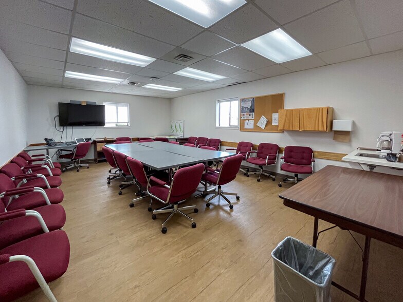 More Photos Of 790 Colleen St, Helena Office For Sale