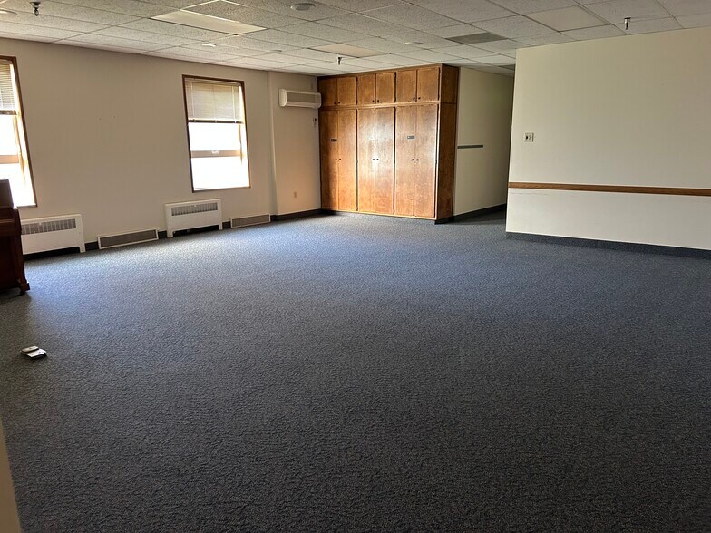More Photos Of 7880 SE Milwaukie Ave, Portland Specialty For Sale