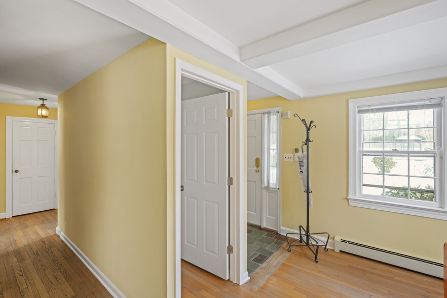 More Photos Of 4235 Chain Bridge Rd, Fairfax Office For Sale