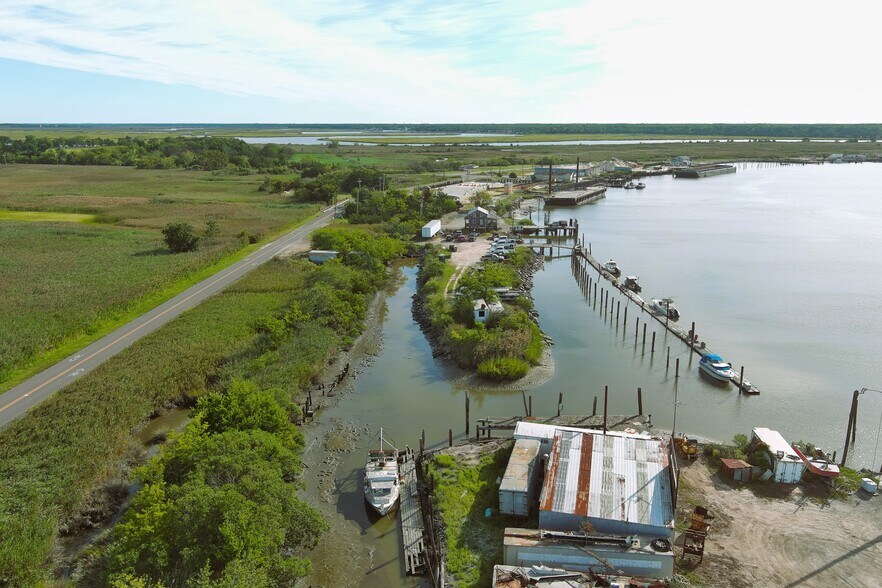 More Photos Of 7021 Miller Ave, Port Norris Marina For Sale