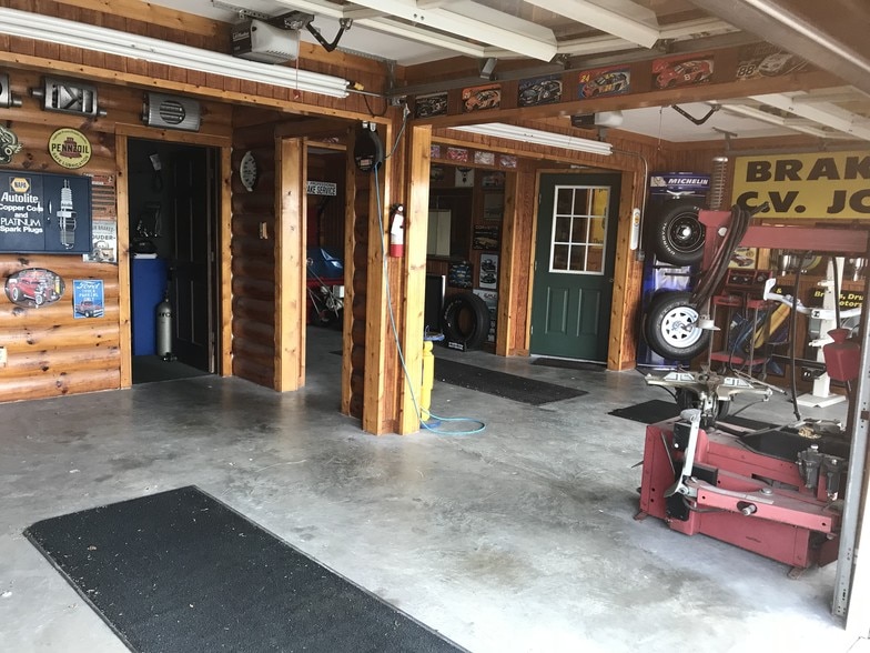 More Photos Of 512 N Berkeley Blvd, Goldsboro Auto Repair For Lease