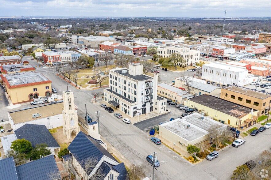 More Photos Of 217 S River St, Seguin Storefront Retail Office For Lease