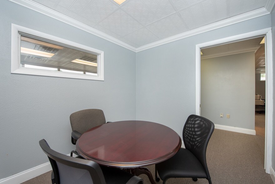 More Photos Of 7430 Tamiami Trl, Sarasota Loft Creative Space For Lease