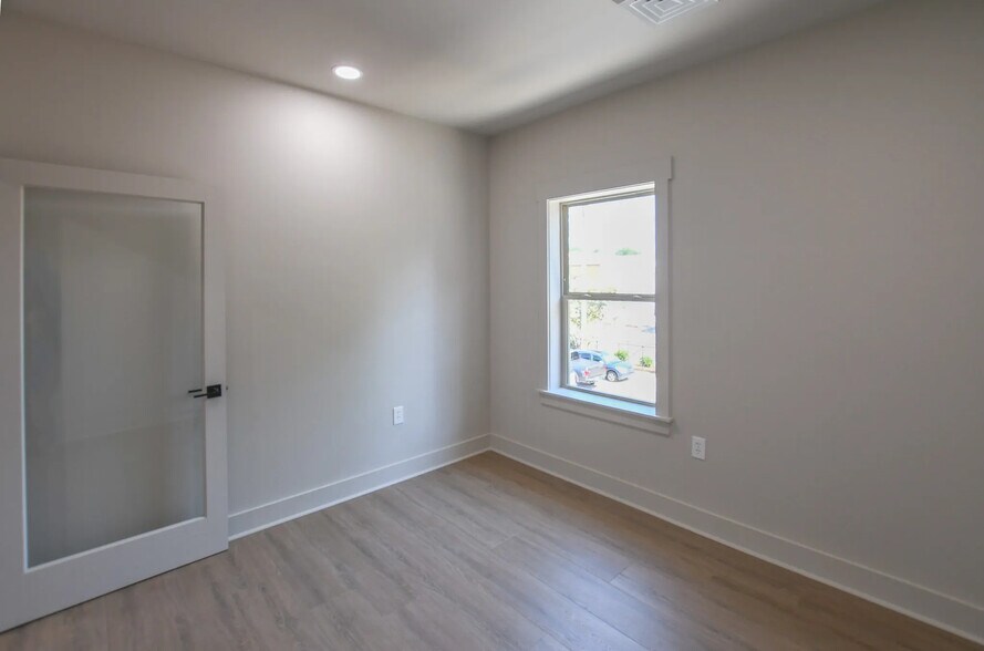 More Photos Of 3105 9th Ave SW, Huntsville Flex For Lease
