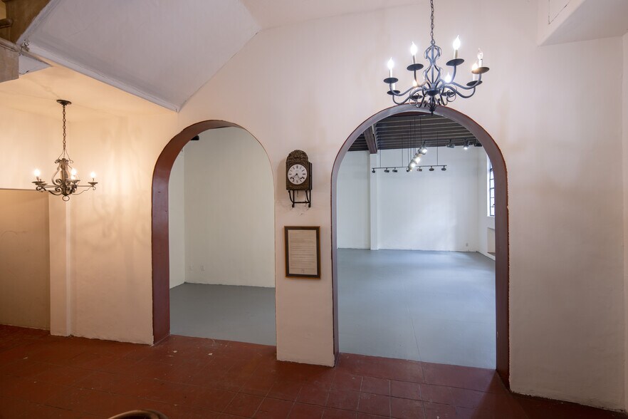 More Photos Of 1441 N McCadden Pl, Los Angeles Showroom For Sale