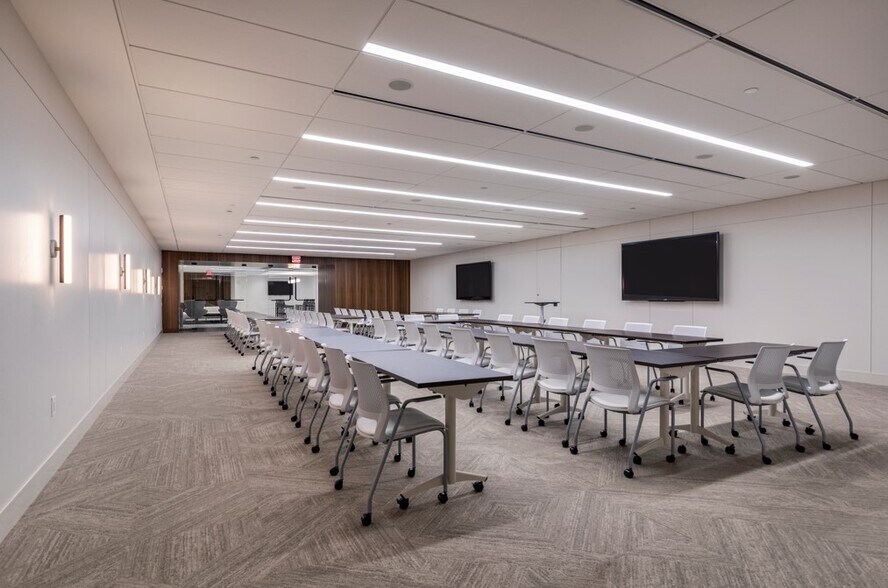 More Photos Of 191 Peachtree St NE, Atlanta Office For Lease