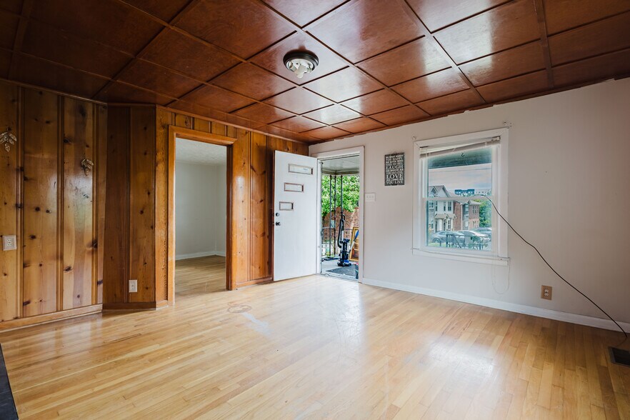 More Photos Of , Lexington Specialty For Sale