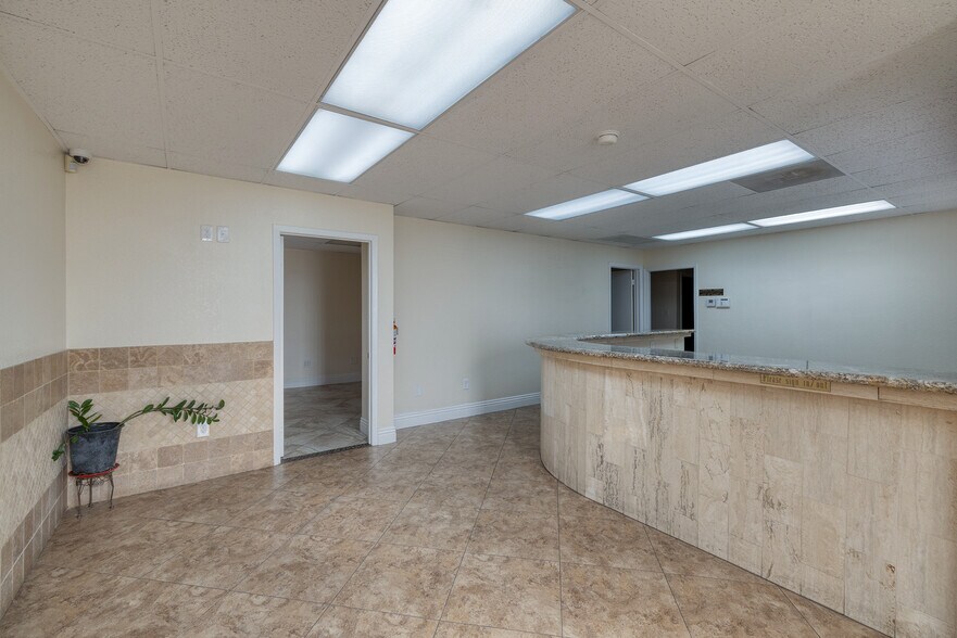 More Photos Of 2950 E Flamingo Rd, Las Vegas Office For Lease
