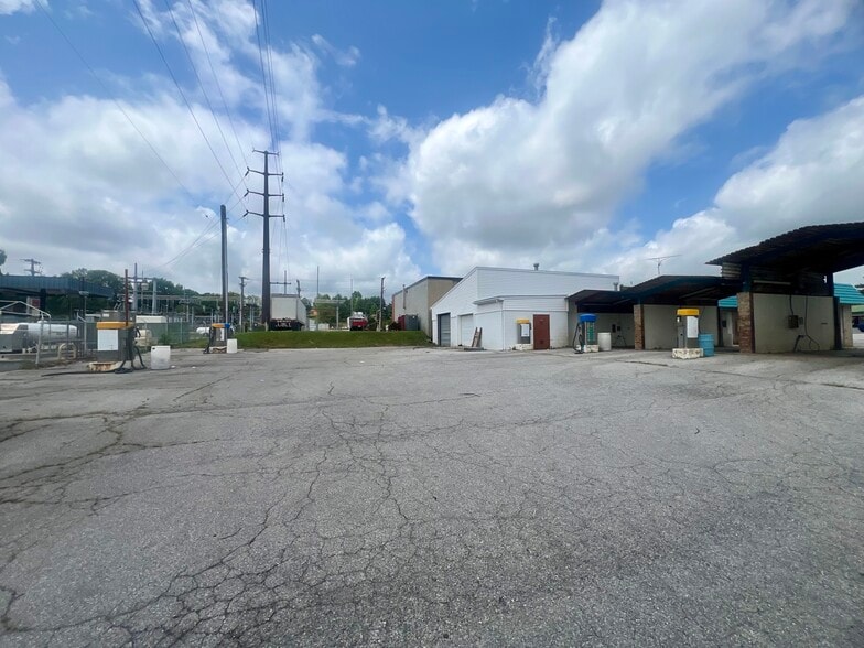 More Photos Of 125 John St, Westminster Auto Dealership For Sale