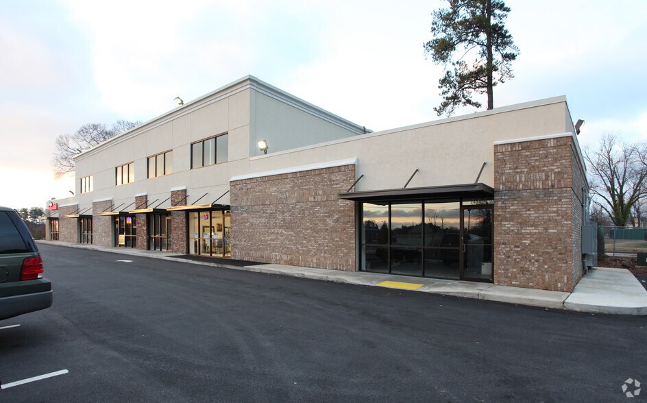More Photos Of 2434 Gresham Rd, Atlanta Unknown For Lease