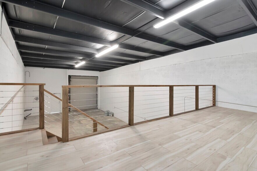 More Photos Of 4755 Mercantile Ave, Naples Unknown For Lease