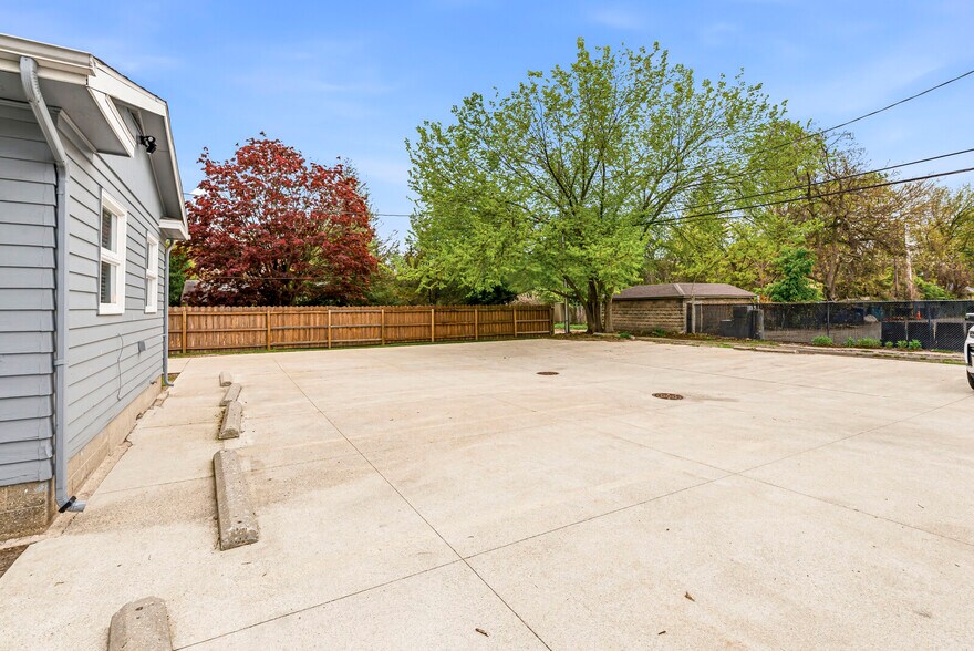 More Photos Of 527 W Colfax Ave, South Bend Office For Sale