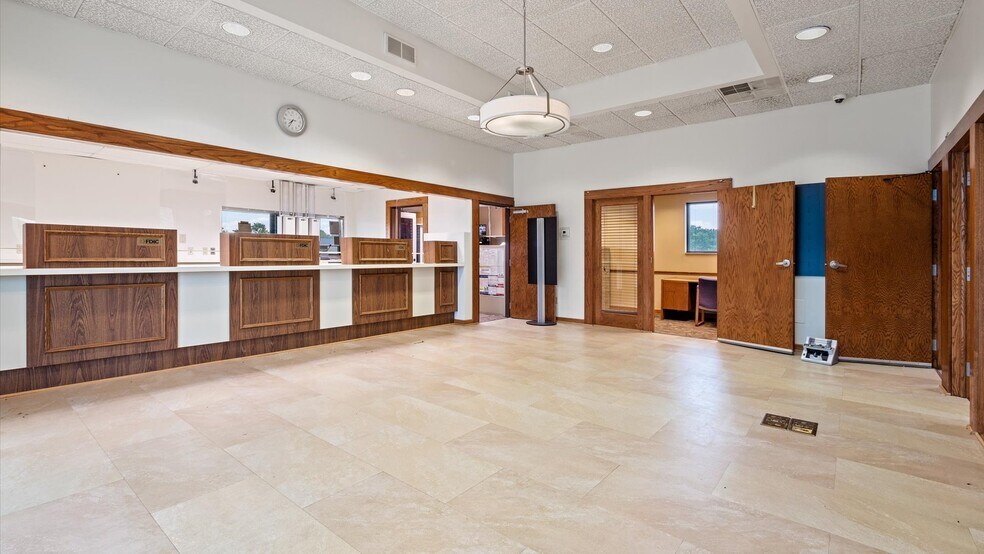 More Photos Of 2810 Maysville Pike, Zanesville Bank For Sale