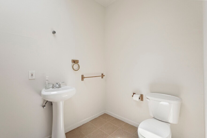 More Photos Of 2 N Main St, Lodi Storefront Retail Office For Sale