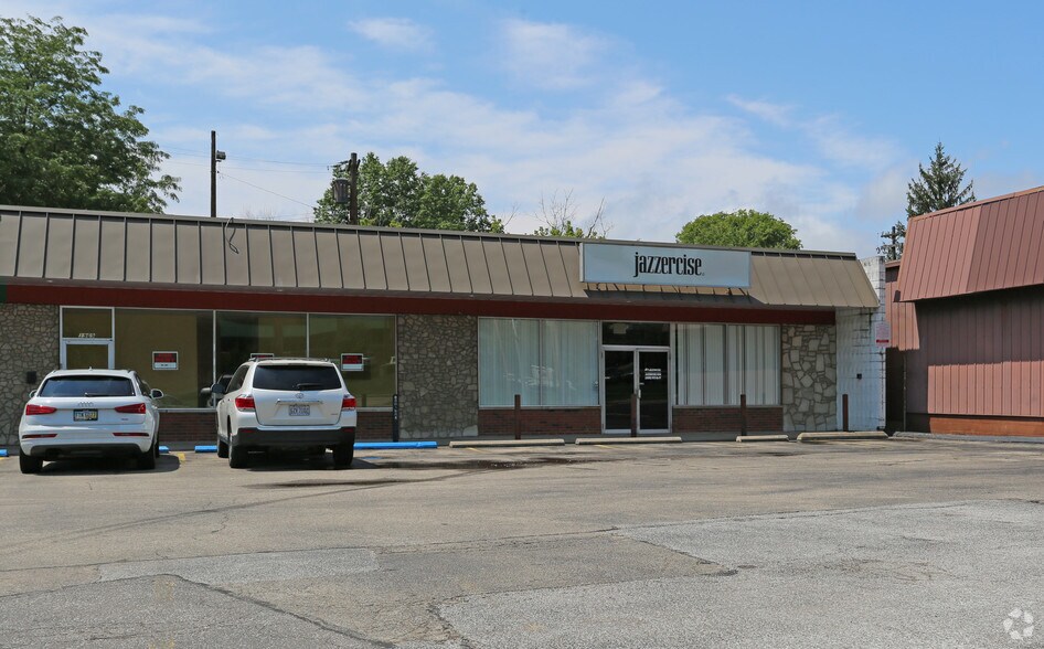 More Photos Of 1965-1971 8 Mile Rd, Cincinnati General Retail For Lease