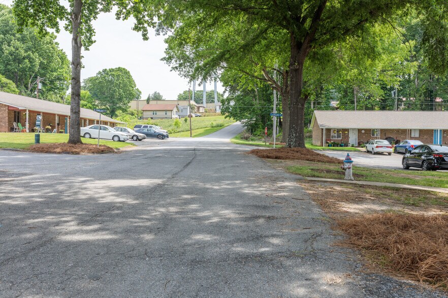 More Photos Of 100 S Kirkland Ave, Elkin Apartments For Sale
