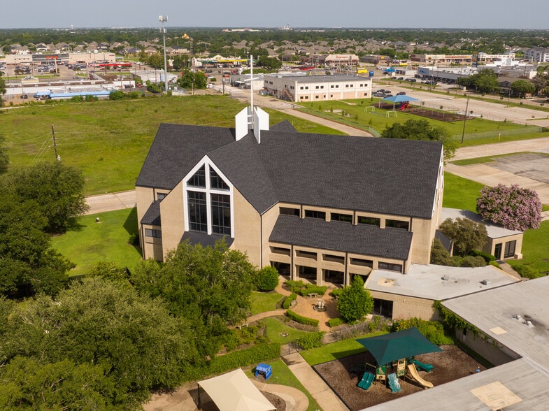 More Photos Of 16000 Rippling Water Dr, Houston Religious Facility For Sale